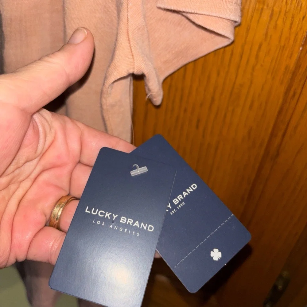 Lucky Brand Joan Jett Cat Graphic Tee in Pale Coral. Size M. 18”ptp. NWT - Picture 3 of 6